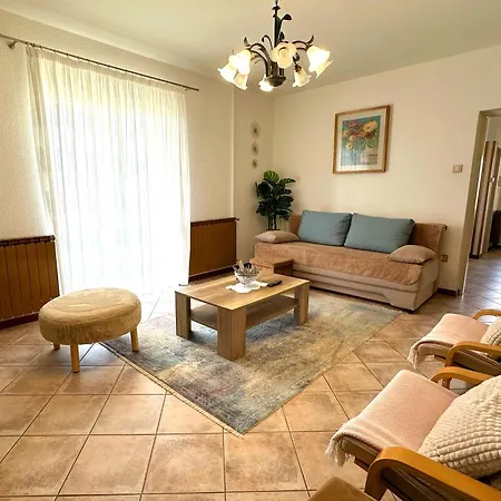 Apartment Ana *