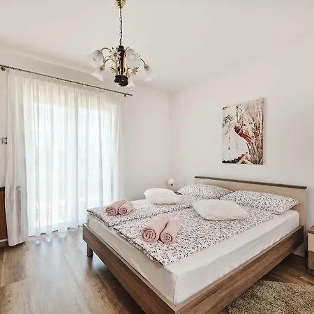Ana Apartment *