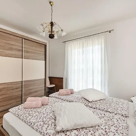 Apartment Ana *