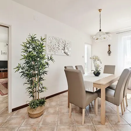 Apartment Ana