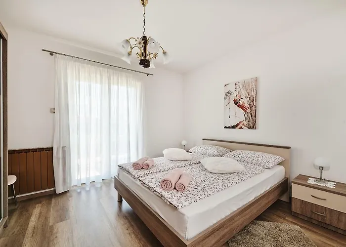Ana Apartment *
